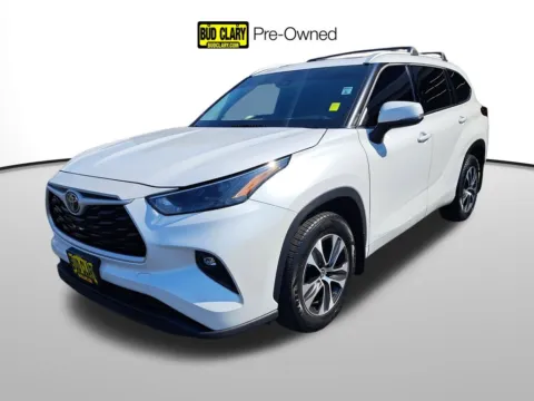 Brown 2022 Toyota Highlander XLE for sale in Auburn, WA