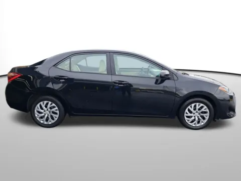 More photos of 2017 Toyota Corolla LE at Auburn Volkswagen, WA