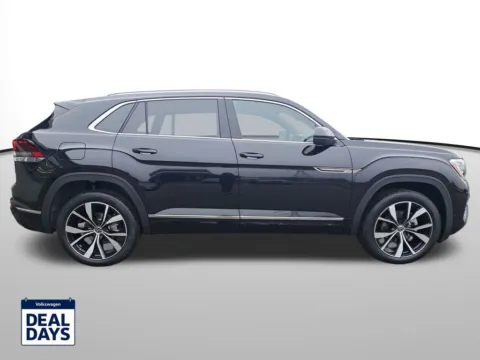 More photos of 2025 Volkswagen Atlas Cross Sport 2.0T SEL Premium R-Line at Auburn Volkswagen, WA