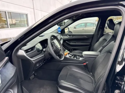 Photos of 2024 Jeep Grand Cherokee Altitude X for sale in Auburn, WA at Auburn Volkswagen