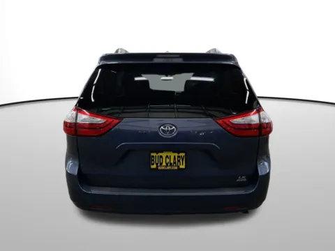 More photos of 2016 Toyota Sienna LE at Bud Clary Auburn Volkswagen, WA