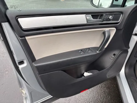 More photos of 2017 Volkswagen Touareg V6 at Bud Clary Auburn Volkswagen, WA