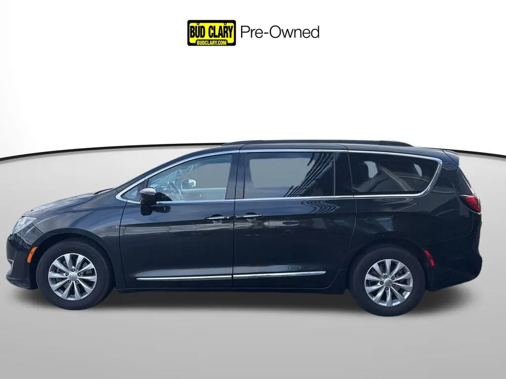 Black 2017 Chrysler Pacifica Touring L for sale in Auburn, WA