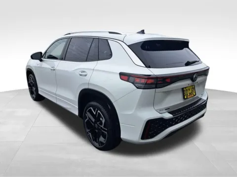 Another view of 2026 Volkswagen Tiguan 2.0T SEL R-Line Turbo for sale in Auburn, WA at Bud Clary Auburn Volkswagen