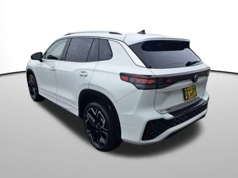 Another view of 2026 Volkswagen Tiguan 2.0T SEL R-Line Turbo for sale in Auburn, WA at Bud Clary Auburn Volkswagen