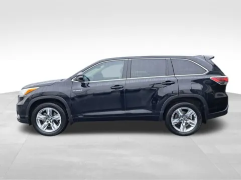 Photos of 2016 Toyota Highlander Hybrid Limited for sale in Auburn, WA at Bud Clary Auburn Volkswagen