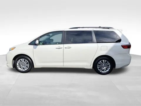 Photos of 2017 Toyota Sienna XLE Premium for sale in Auburn, WA at Bud Clary Auburn Volkswagen