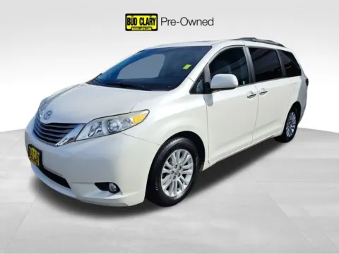 White 2017 Toyota Sienna XLE Premium for sale in Auburn, WA