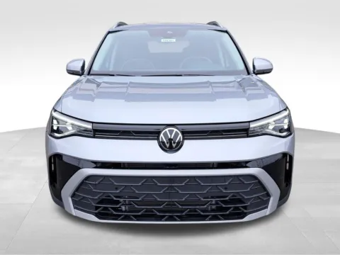 Photos of 2025 Volkswagen Taos 1.5T SE for sale in Auburn, WA at Bud Clary Auburn Volkswagen