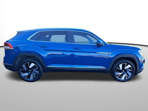 More photos of 2025 Volkswagen Atlas Cross Sport 2.0T SEL at Auburn Volkswagen, WA
