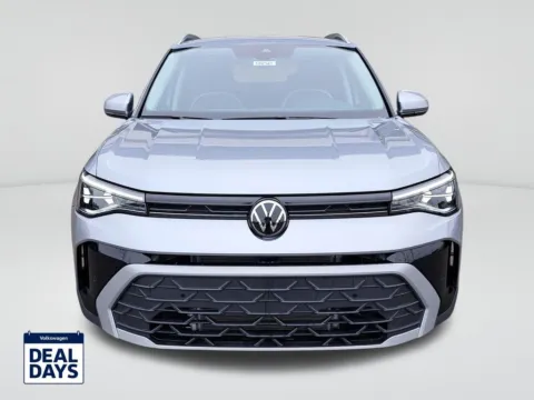 Photos of 2025 Volkswagen Taos 1.5T SE for sale in Auburn, WA at Auburn Volkswagen
