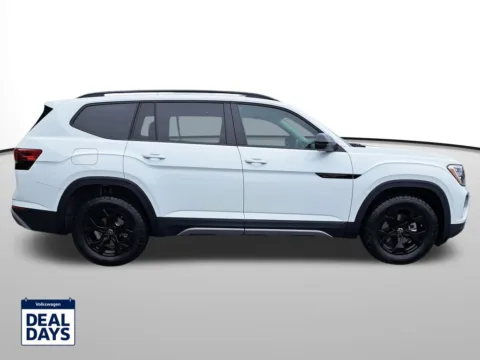 More photos of 2025 Volkswagen Atlas 2.0T Peak Edition at Auburn Volkswagen, WA