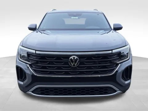 Photos of 2025 Volkswagen Atlas Cross Sport 2.0T SE w/Technology for sale in Auburn, WA at Bud Clary Auburn Volkswagen