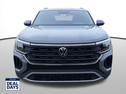 Photos of 2025 Volkswagen Atlas Cross Sport 2.0T SE w/Technology for sale in Auburn, WA at Auburn Volkswagen