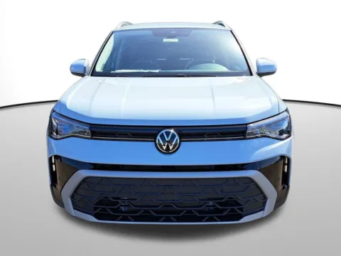 Photos of 2025 Volkswagen Taos 1.5T SE for sale in Auburn, WA at Auburn Volkswagen