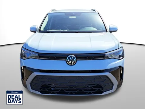 Photos of 2025 Volkswagen Taos 1.5T SE for sale in Auburn, WA at Auburn Volkswagen