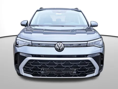 Photos of 2025 Volkswagen Taos 1.5T SEL for sale in Auburn, WA at Auburn Volkswagen