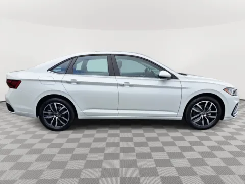 More photos of 2025 Volkswagen Jetta SE at Auburn Volkswagen, WA