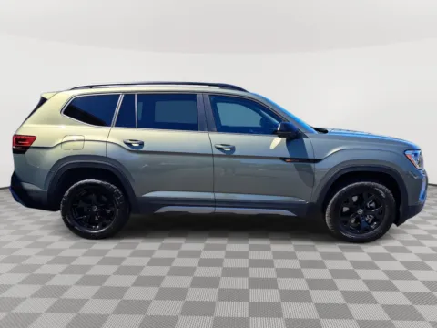 More photos of 2025 Volkswagen Atlas 2.0T Peak Edition at Auburn Volkswagen, WA