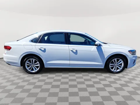 More photos of 2020 Volkswagen Passat 2.0T SE at Auburn Volkswagen, WA