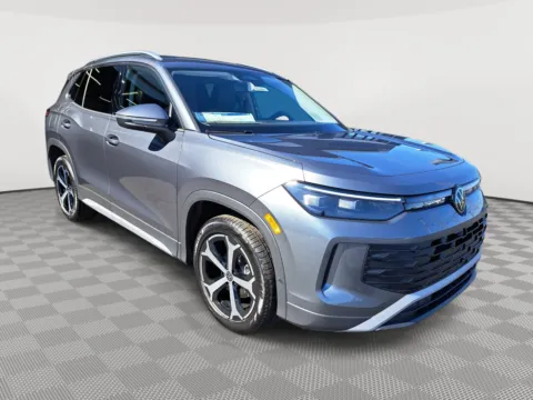 More photos of 2025 Volkswagen Tiguan SE at Auburn Volkswagen, WA