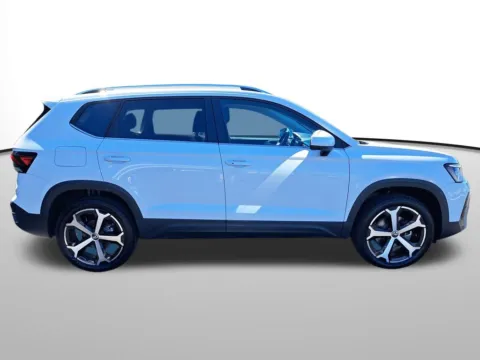 More photos of 2025 Volkswagen Taos 1.5T SEL at Auburn Volkswagen, WA