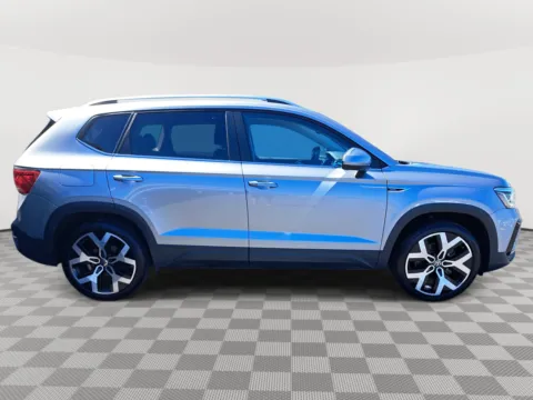 More photos of 2022 Volkswagen Taos SEL at Auburn Volkswagen, WA