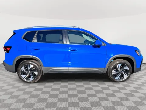 More photos of 2025 Volkswagen Taos SE at Auburn Volkswagen, WA
