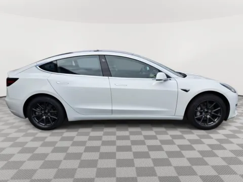 More photos of 2018 Tesla Model 3 at Auburn Volkswagen, WA