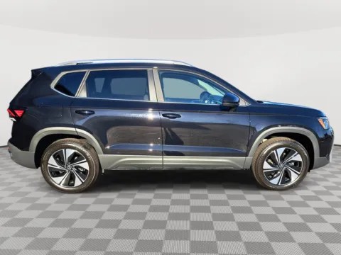 More photos of 2025 Volkswagen Taos SE at Auburn Volkswagen, WA