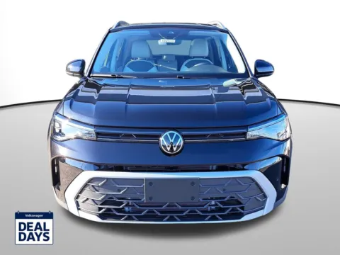 Photos of 2025 Volkswagen Taos 1.5T SE for sale in Auburn, WA at Auburn Volkswagen