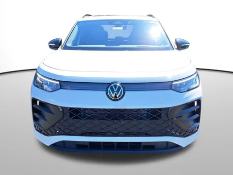 Photos of 2025 Volkswagen Tiguan 2.0T SE R-Line Black for sale in Auburn, WA at Auburn Volkswagen