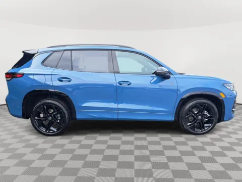 More photos of 2025 Volkswagen Tiguan SE R-Line Black at Auburn Volkswagen, WA