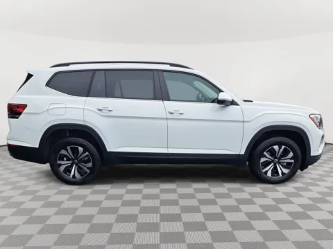More photos of 2025 Volkswagen Atlas 2.0T SE at Auburn Volkswagen, WA