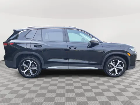 More photos of 2025 Volkswagen Tiguan SE at Auburn Volkswagen, WA
