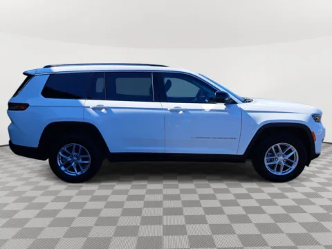More photos of 2023 Jeep Grand Cherokee L Laredo at Auburn Volkswagen, WA