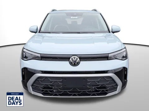 Photos of 2025 Volkswagen Taos 1.5T SE for sale in Auburn, WA at Auburn Volkswagen
