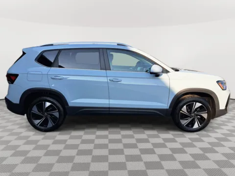 More photos of 2025 Volkswagen Taos SE at Auburn Volkswagen, WA