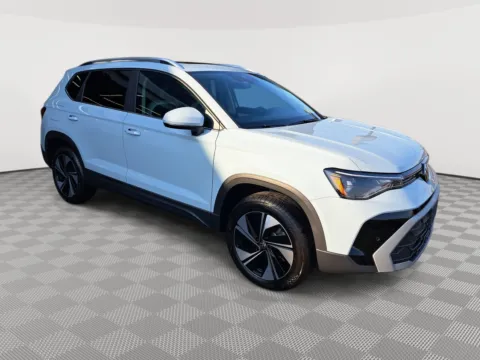 More photos of 2025 Volkswagen Taos SE at Auburn Volkswagen, WA