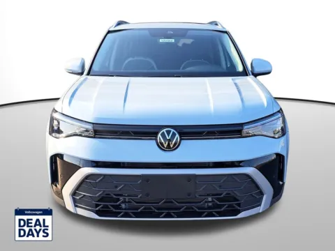Photos of 2025 Volkswagen Taos 1.5T SE for sale in Auburn, WA at Auburn Volkswagen
