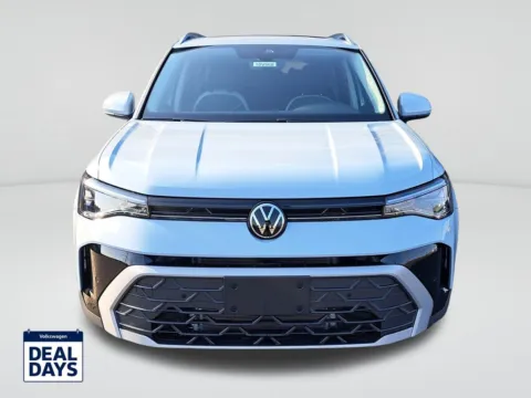 Photos of 2025 Volkswagen Taos 1.5T SE for sale in Auburn, WA at Auburn Volkswagen
