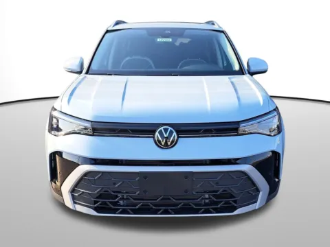 Photos of 2025 Volkswagen Taos 1.5T SE for sale in Auburn, WA at Auburn Volkswagen