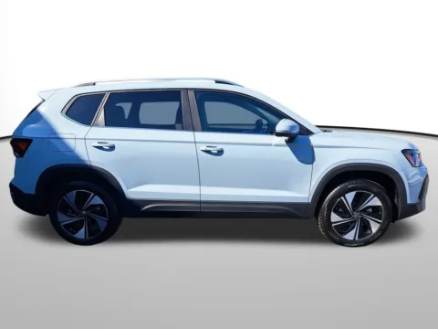 More photos of 2025 Volkswagen Taos 1.5T SE at Auburn Volkswagen, WA