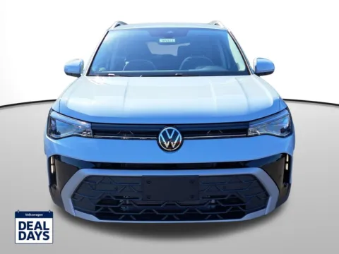 Photos of 2025 Volkswagen Taos 1.5T SE for sale in Auburn, WA at Auburn Volkswagen