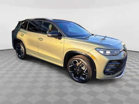 More photos of 2025 Volkswagen Tiguan SEL R-Line at Auburn Volkswagen, WA