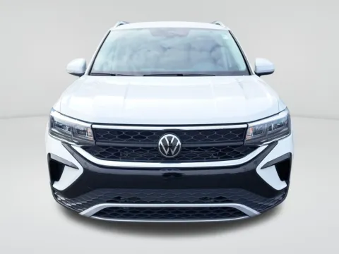 Photos of 2024 Volkswagen Taos 1.5T SE for sale in Auburn, WA at Auburn Volkswagen