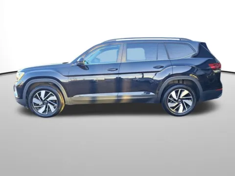 Photos of 2024 Volkswagen Atlas 2.0T SE w/Technology for sale in Auburn, WA at Auburn Volkswagen