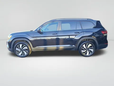 Photos of 2024 Volkswagen Atlas 2.0T SE w/Technology for sale in Auburn, WA at Auburn Volkswagen