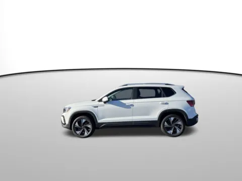 Photos of 2024 Volkswagen Taos 1.5T SE for sale in Auburn, WA at Auburn Volkswagen