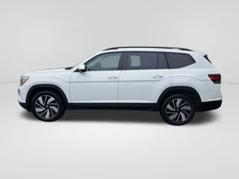 Photos of 2024 Volkswagen Atlas 2.0T SE w/Technology for sale in Auburn, WA at Auburn Volkswagen